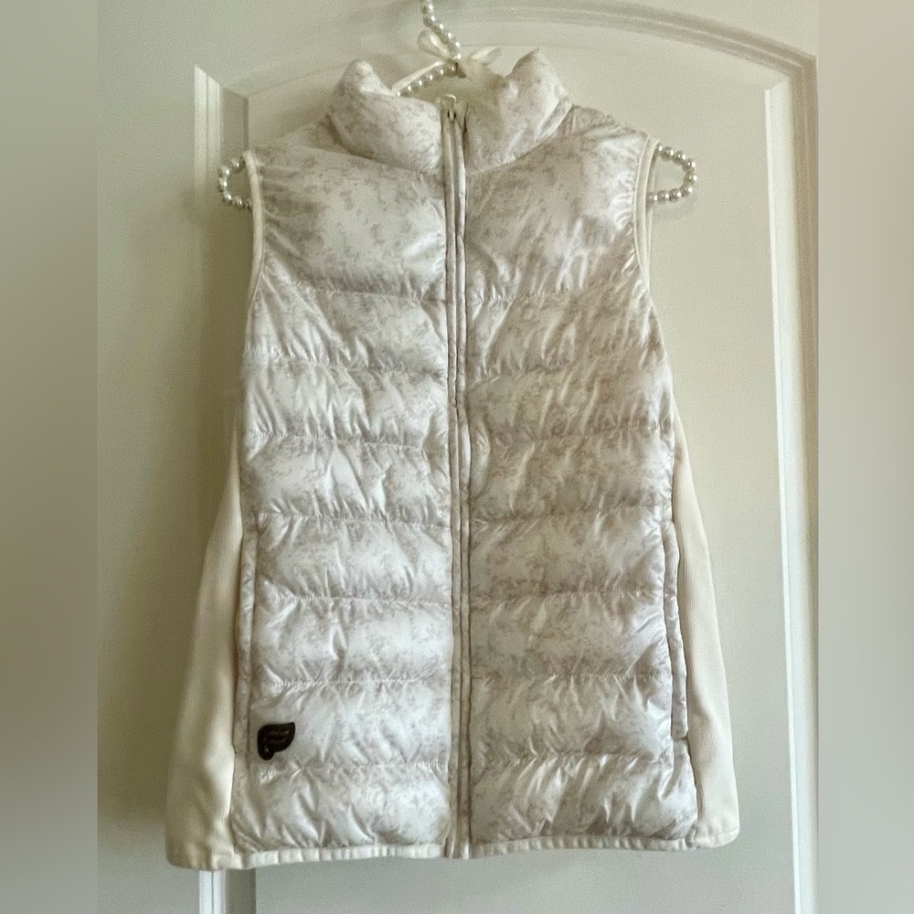 Fabletics Elliot Puffer Vest Sleeveless Jacket in Soft White Full Zip Small